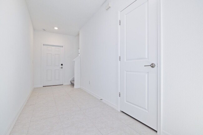 Building Photo - "Spacious 5-Bed Gem in Epperson community ...