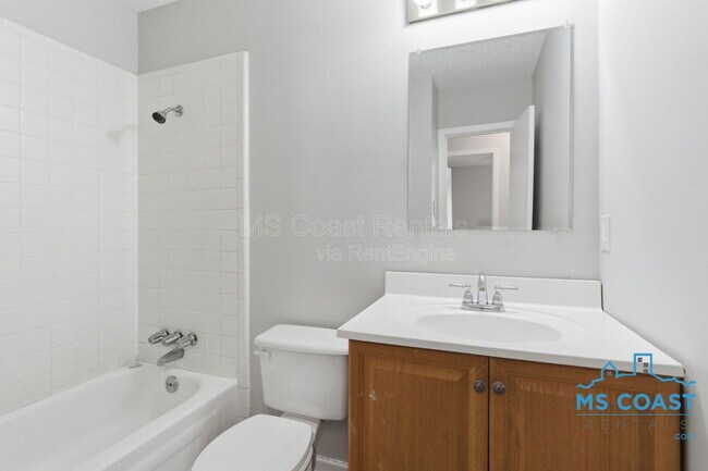 Building Photo - 609 Temple Dr