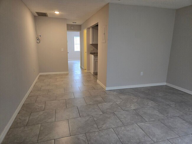 Building Photo - CPH Sebring LLC