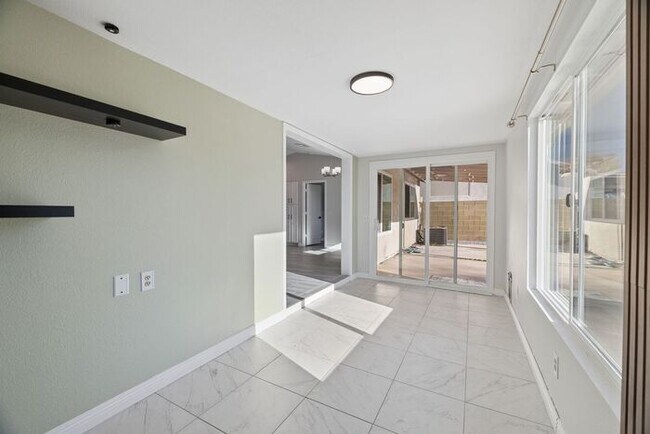 Building Photo - 1057 S Jamaica Way