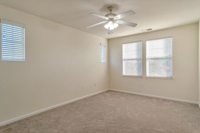 Building Photo - 581 Bridgeport Terrace