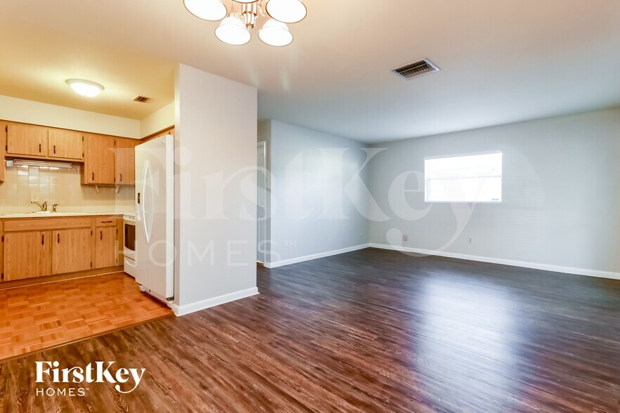 Building Photo - 6807 S Cortez Ave