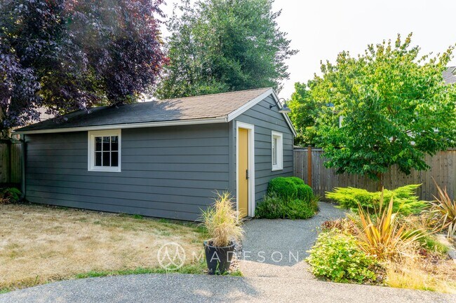 Building Photo - 7522 9th Ave NE