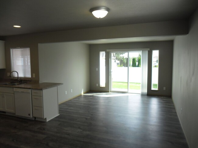 Building Photo - Brand New Duplex in Deer Park