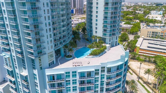 Building Photo - 1900 N Bayshore Dr