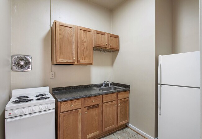 Building Photo - 2604 Grove Ave