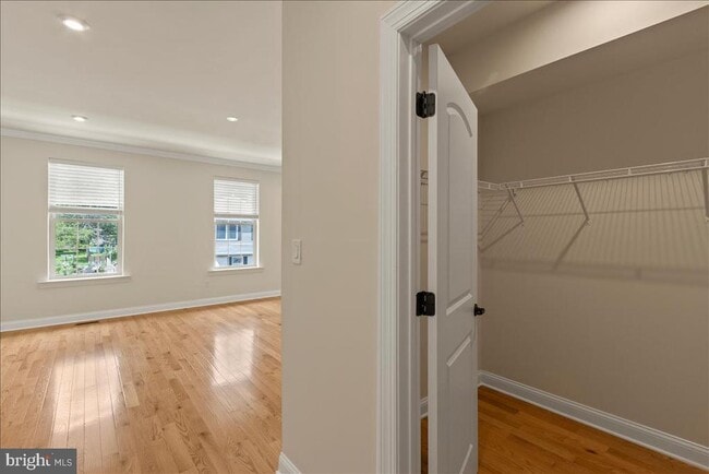 Building Photo - 264 W Ashland St