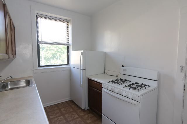 Building Photo - 836 W Waveland