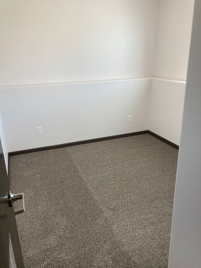 Building Photo - 3 Bed 3 Bath Single Family Home