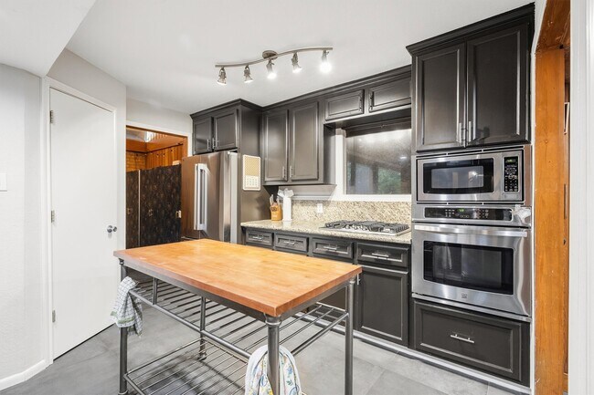 Building Photo - 29 Winged Foot Dr
