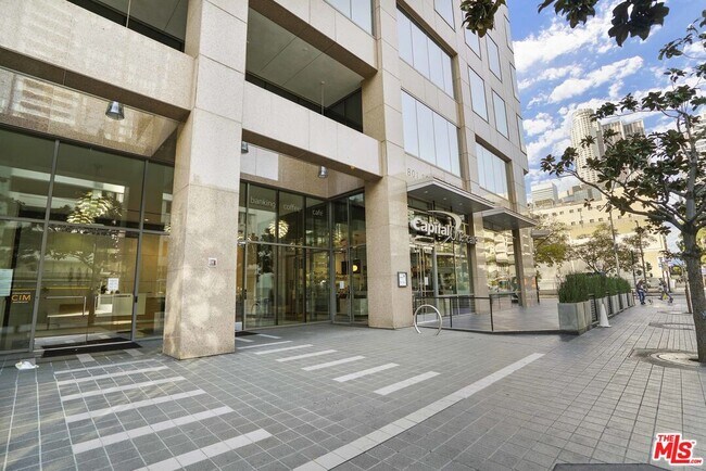 Building Photo - 801S S Grand Ave