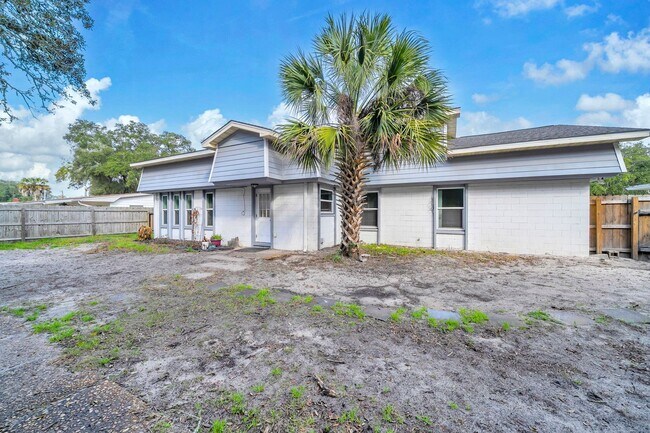 Building Photo - Astounding 4 Bedroom House for Rent!