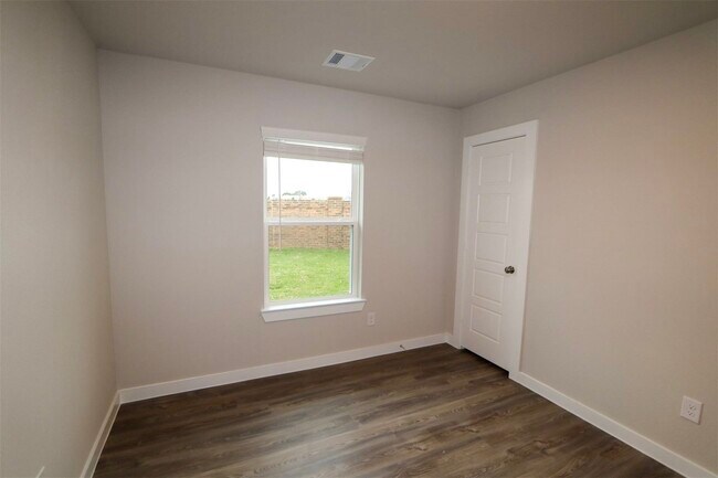Building Photo - 5803 Aurora Ln