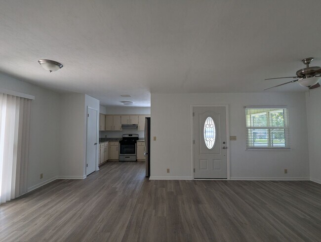 Building Photo - 2 bedroom/ 2 bath in Turkey Creek Forest
