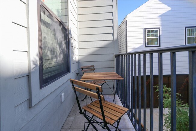 Building Photo - 2105 Hadley St