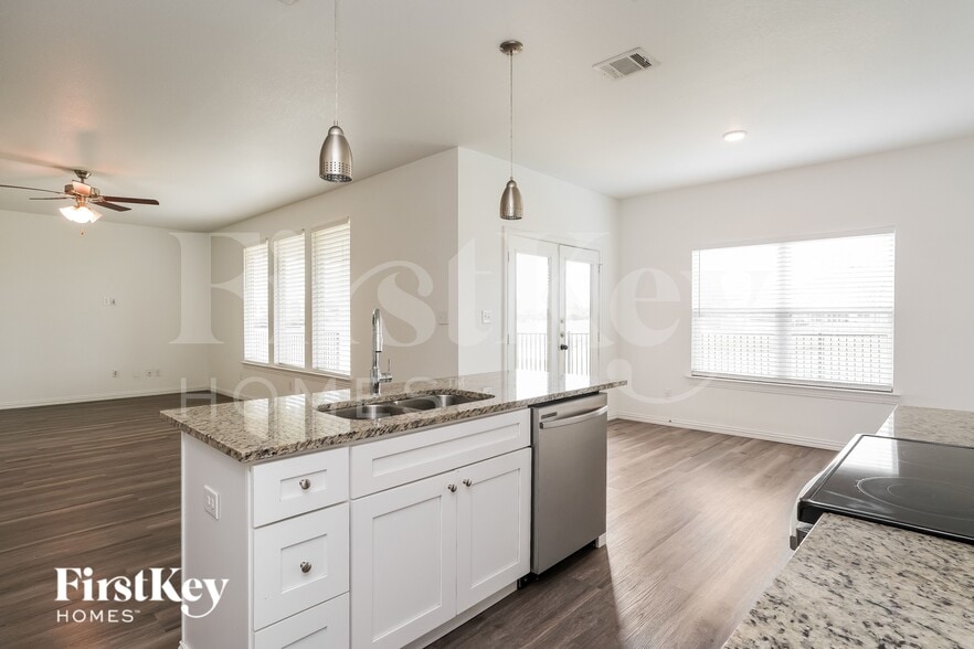 Building Photo - 7316 Parkside Pl Dr