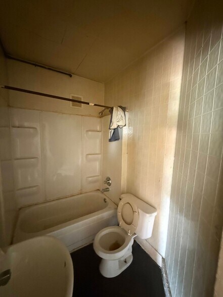 Building Photo - 347 N Stone St