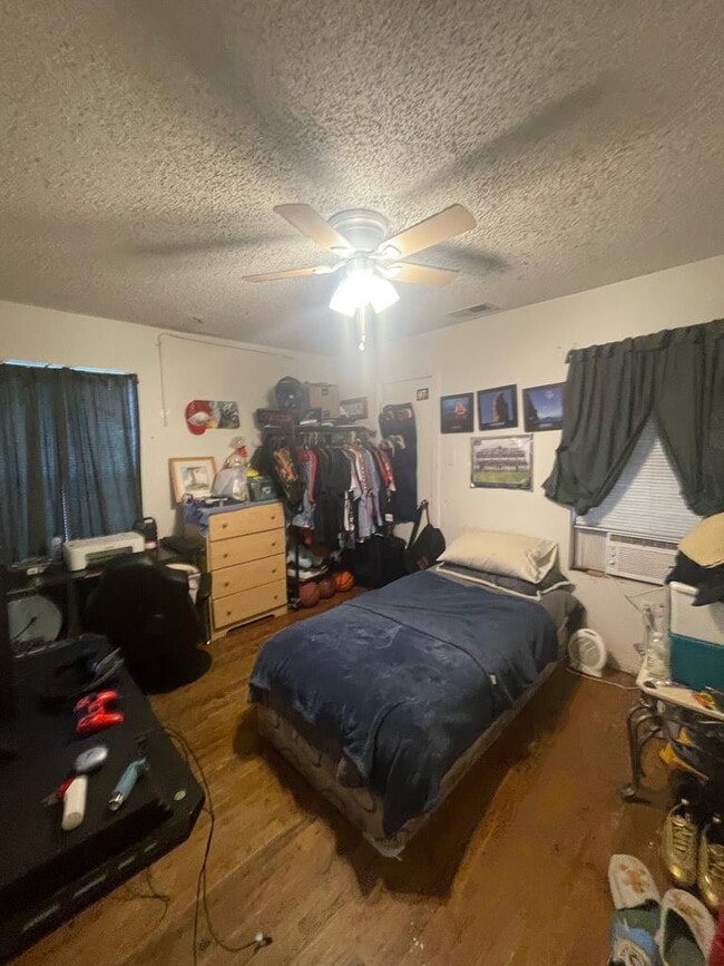 Building Photo - 1409 E 23rd St