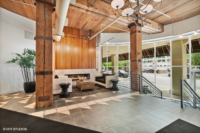 Building Photo - 360 W Illinois St