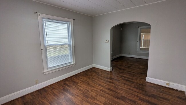 Building Photo - Charming 3-bedroom, 1.5-bathrooms home located in the heart of Akron