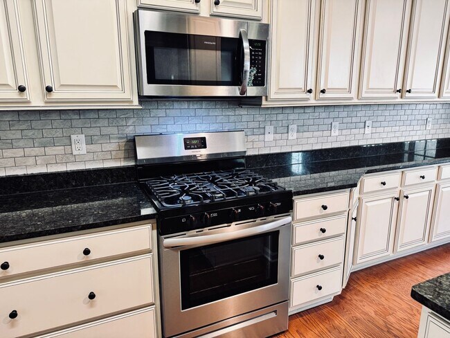 Building Photo - South AVL - Well Kept, Large Home with Garage