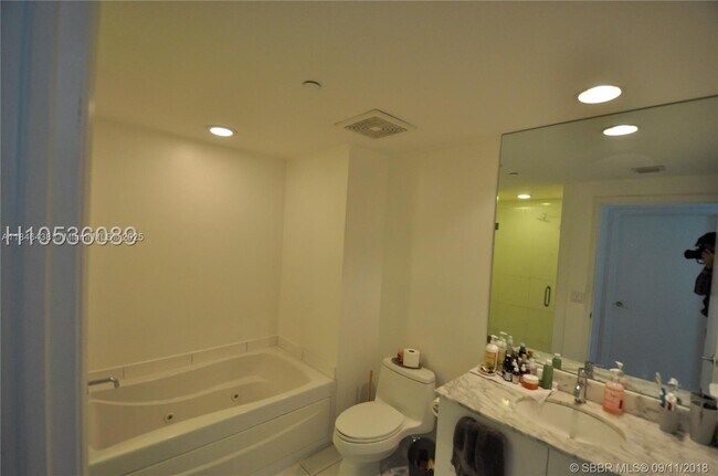 Building Photo - 500 Brickell Ave