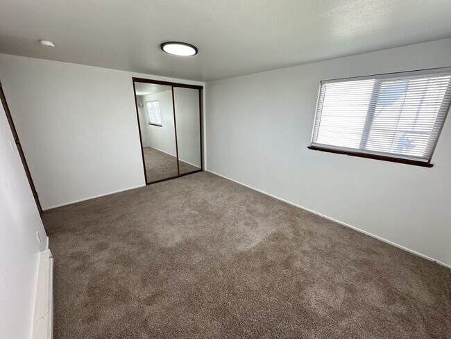 Building Photo - Great Richland location!