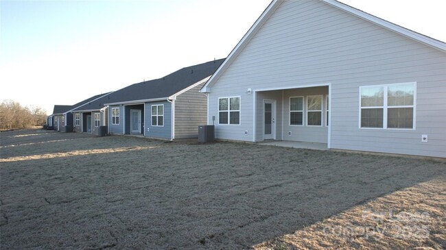 Building Photo - 107 Pampas Pl