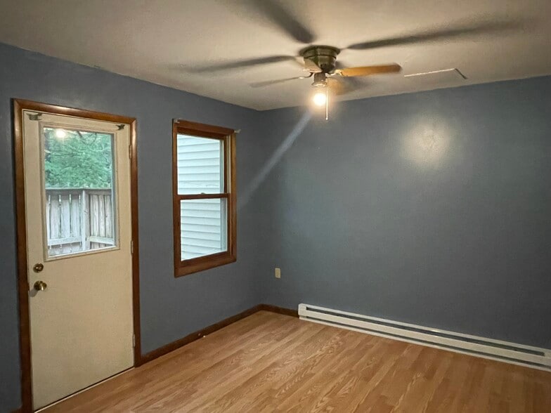 Kitchen - 223 Oakwood Ave