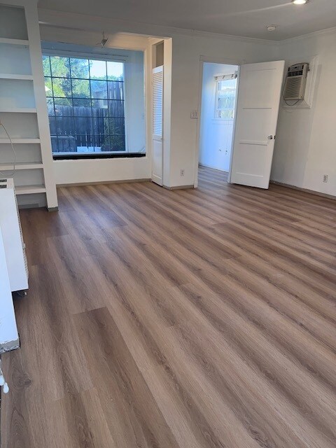 upstairs large bedroom with private deck - 6107 Saturn St