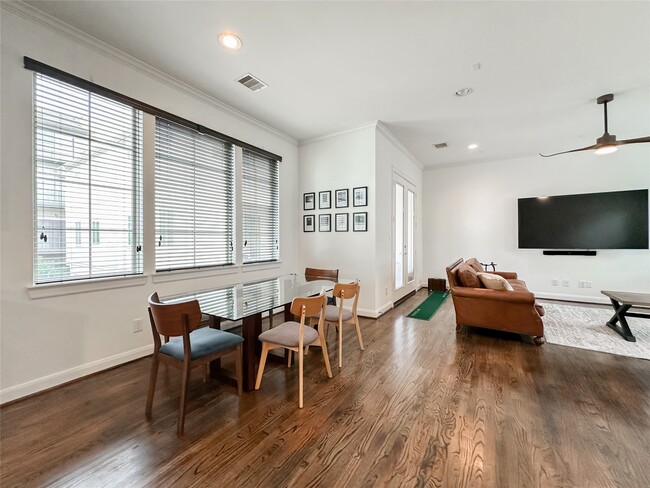 Building Photo - 2 Hermann Park Ct