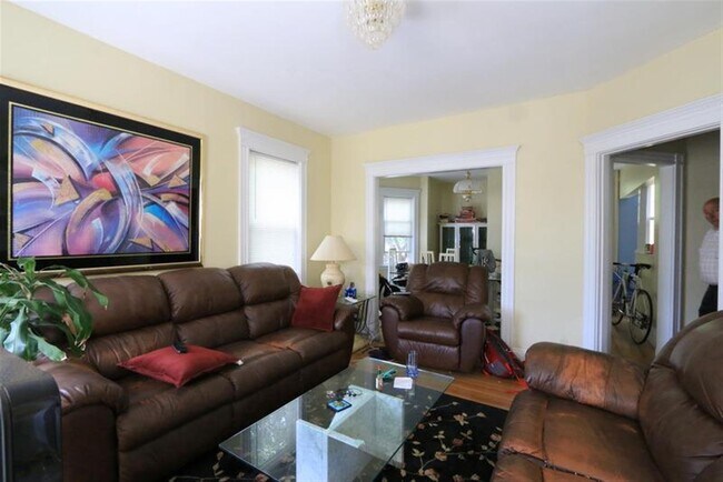 Building Photo - 19 Park Ave