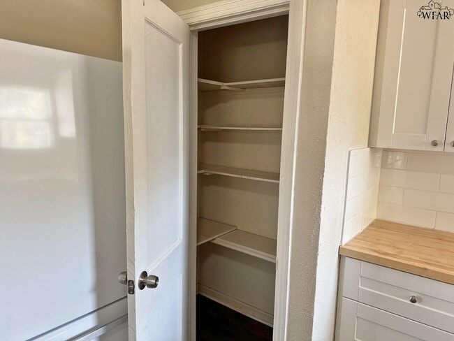 Building Photo - 1627 Oceola Ave