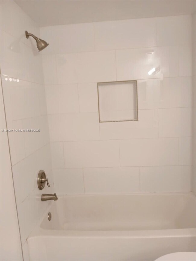 Building Photo - 9999 Summerbreeze Dr