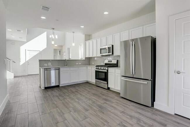 Building Photo - 12301 Maypole Bend
