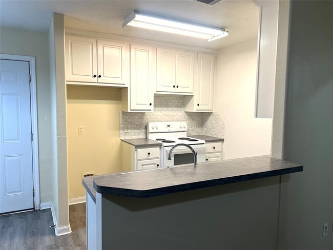 Building Photo - 16320 Sun View Ln