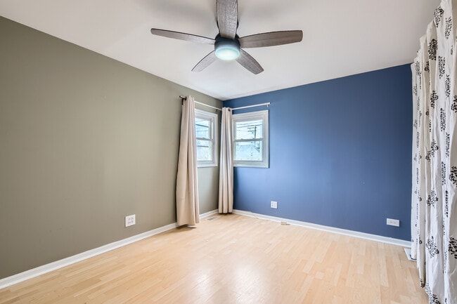 Building Photo - 6112 S Kilbourn Ave