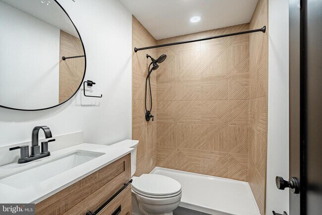 Building Photo - 303 W Washington St