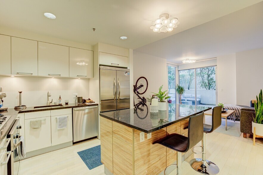 Building Photo - 631 Folsom St