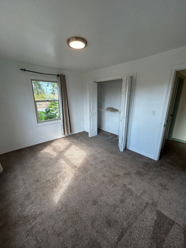 Building Photo - 2 bedroom 1 bath home