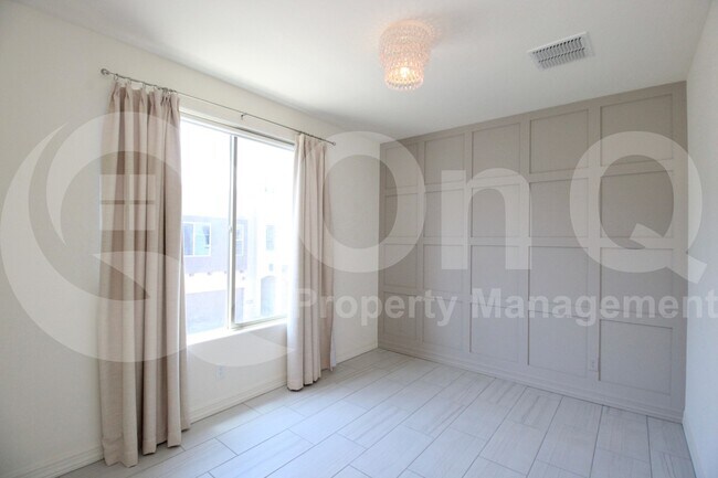 Building Photo - 7330 E Vista Bonita Dr