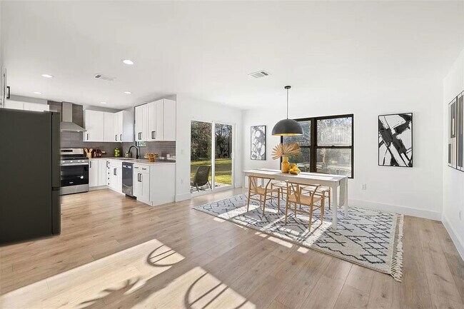 Building Photo - 6202 Brookside Dr