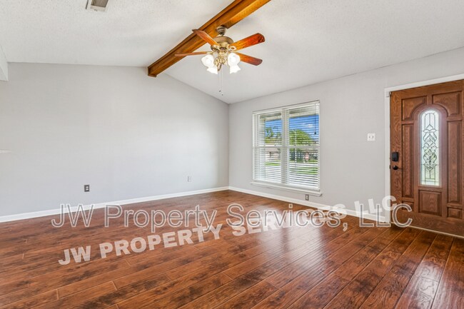 Building Photo - 2749 Varnado St