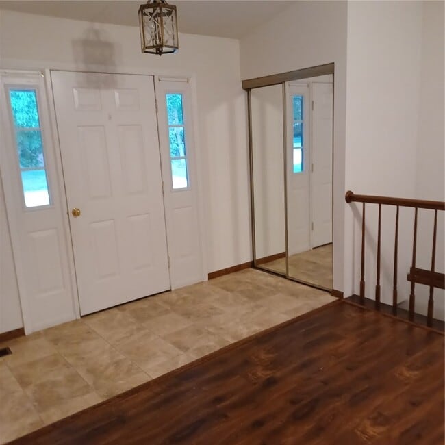 Building Photo - 14 Twin Oaks Dr
