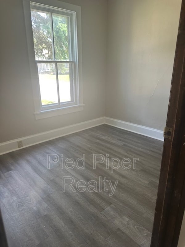 Building Photo - 404 N Nursery Ave