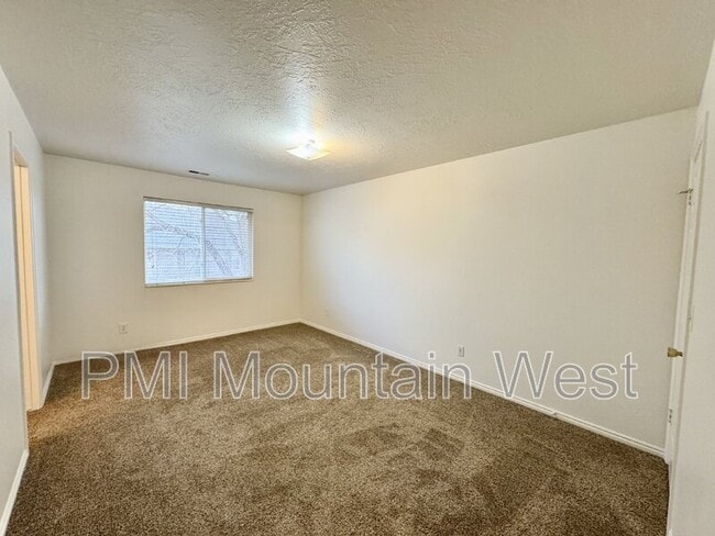 Building Photo - 49 S 200 W