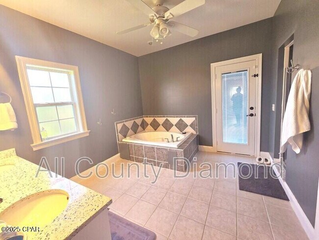 Building Photo - 12207 Lyndell Plantation Dr