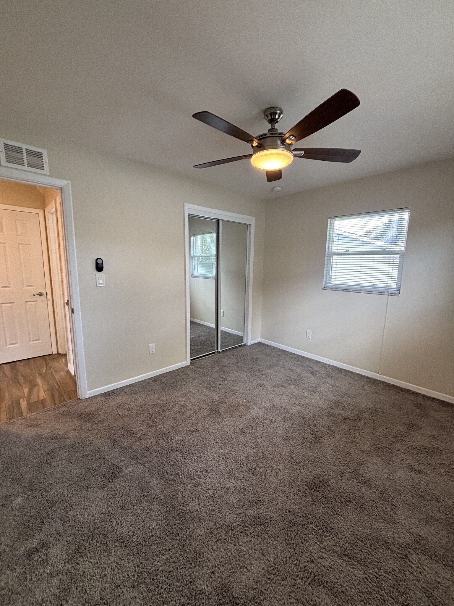 Building Photo - 4 Bed/2 Bath