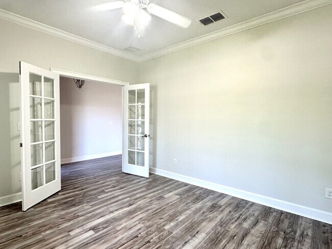 Building Photo - 4/4 Plus Office, Plus In-Law Suite/Gate Se...
