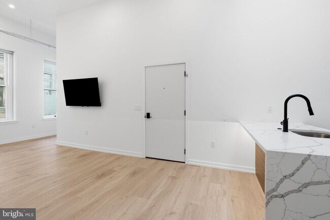 Building Photo - 203 S 13th St